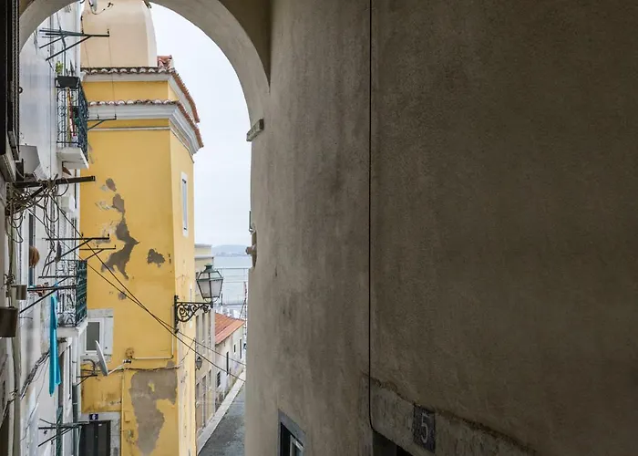 Cozy And Confortable Your Alfama Story 리스본